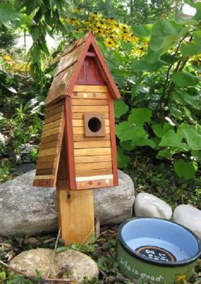 cedar birdhouse made with leftover cedar wood scraps